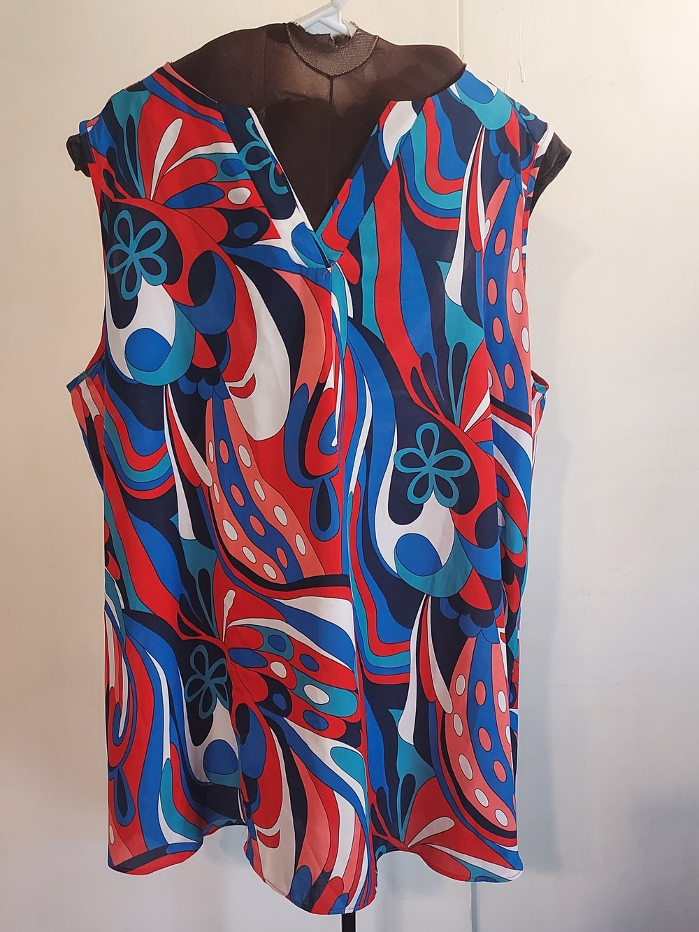 Sami & Jo Plus Size  Bold Retro Swirl Sleeveless Top in Red, Blue, Navy & White